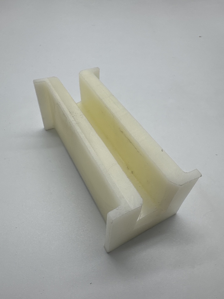 GUIAS EN TECHNYL DE 37X40X105MM DE LARGO. PARA RIEL DE 16MM (CUADRO VERDE)   