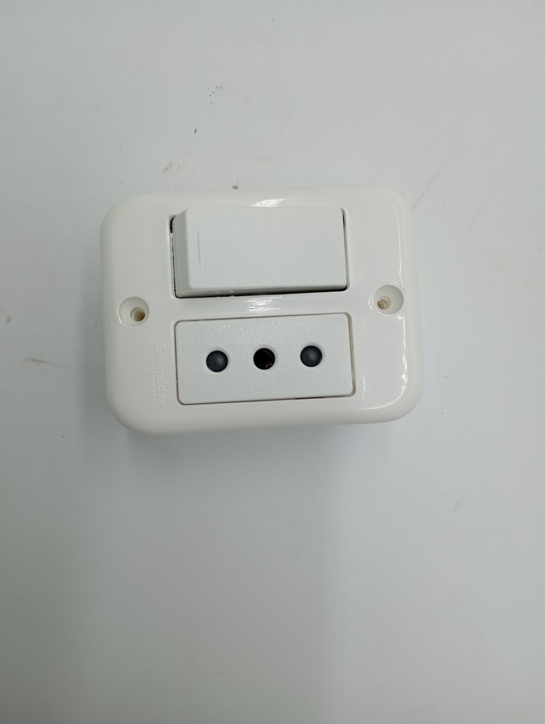 INTERRUPTOR SOBRE PUESTO + ENCHUFE 10A 250V. BCO CA1203BN MODUS PLUS AR   